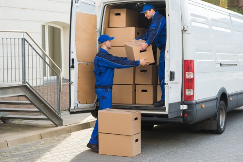 Low-carbon van used for efficient local storage transport